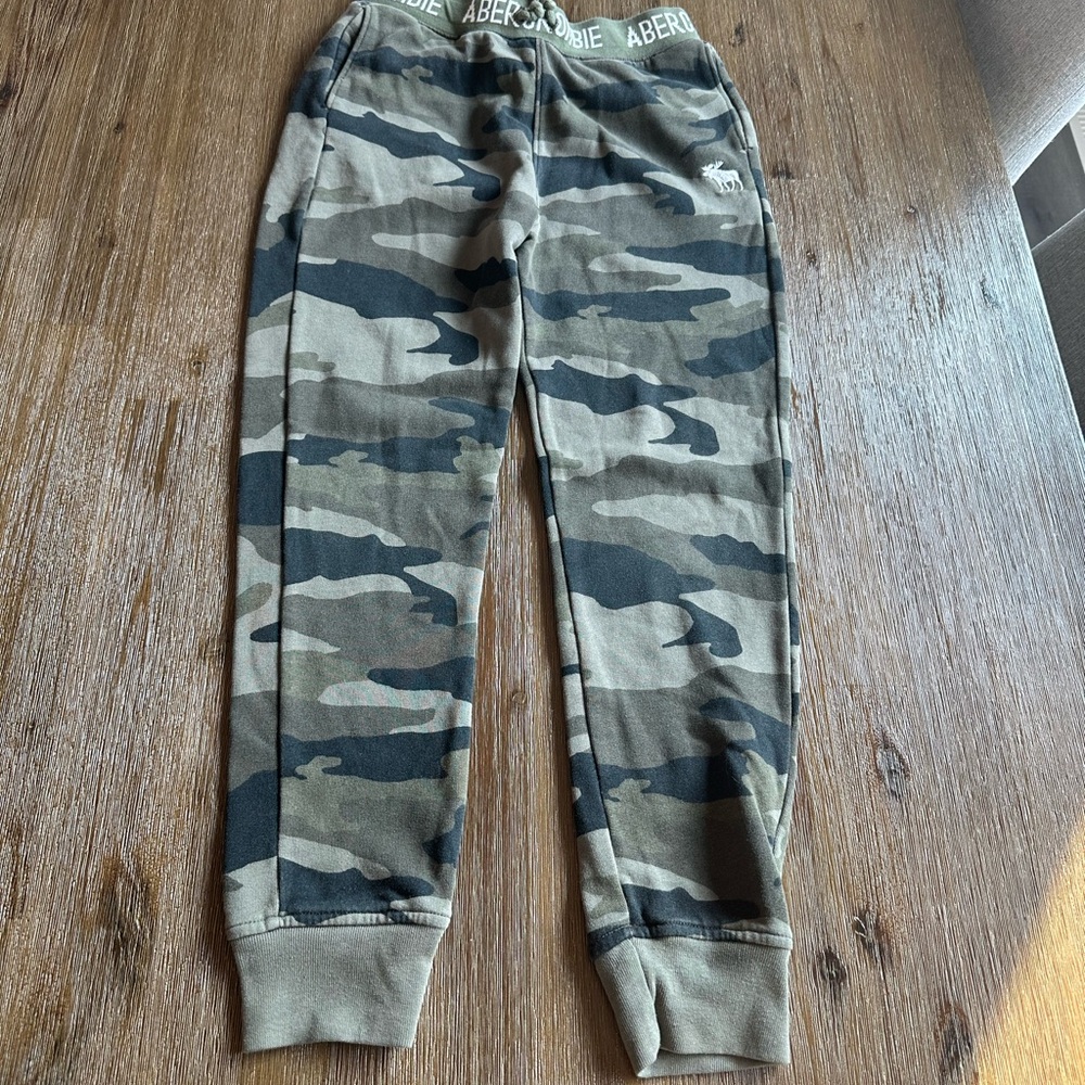3/20$ Abercrombie kids Camouflage Joggers Sweatpants size 11/12